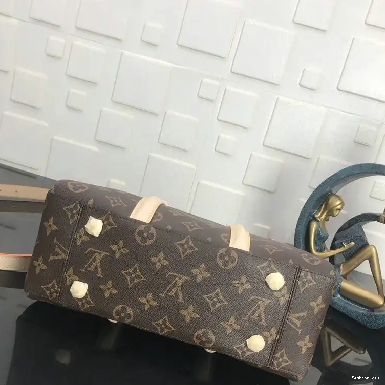 Fashionrepsfam ru LV 20B570255 Bags 0707